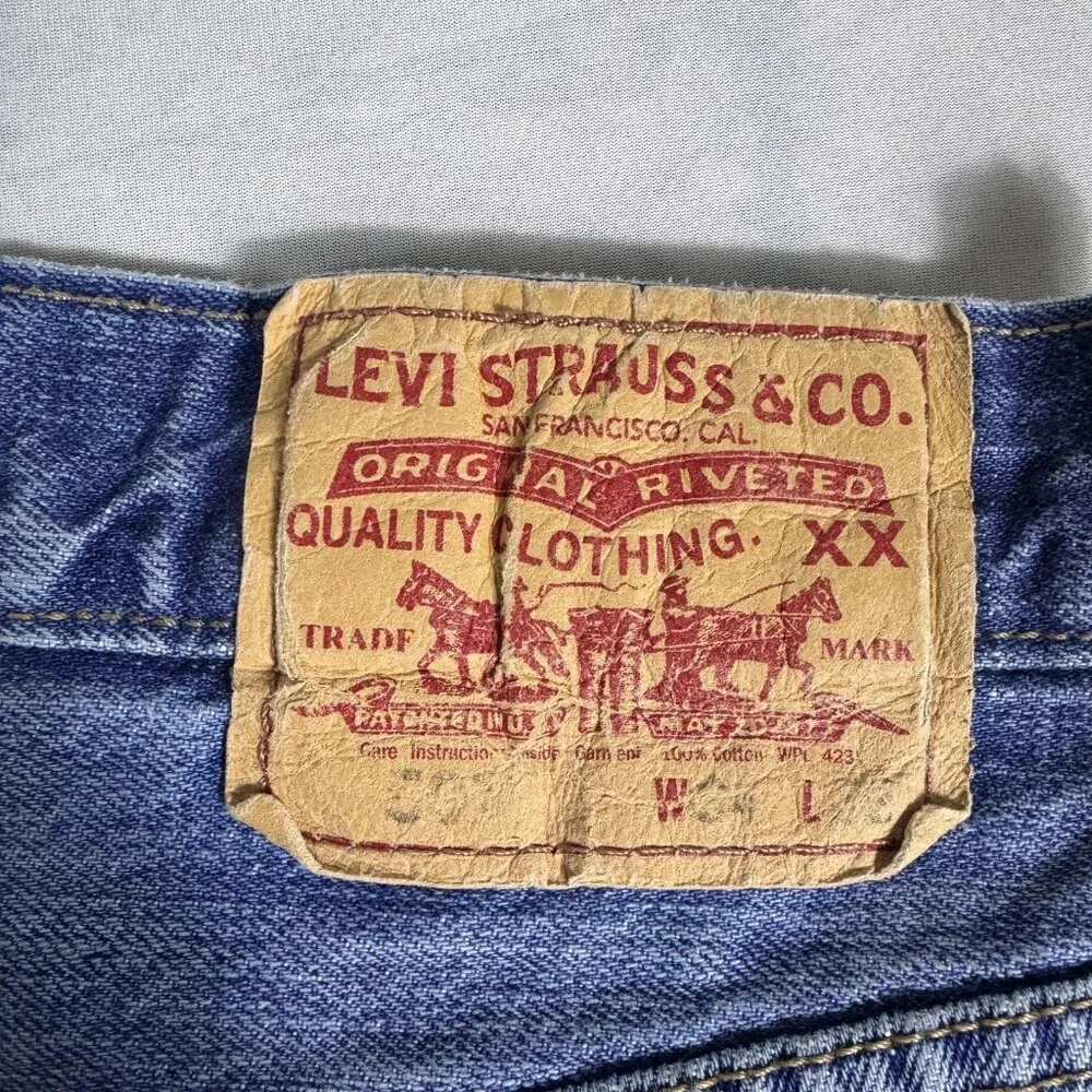 Levi's Men's Straight Leg Jeans Blue Denim Medium Wash 5-Pocket Zip Fly‎